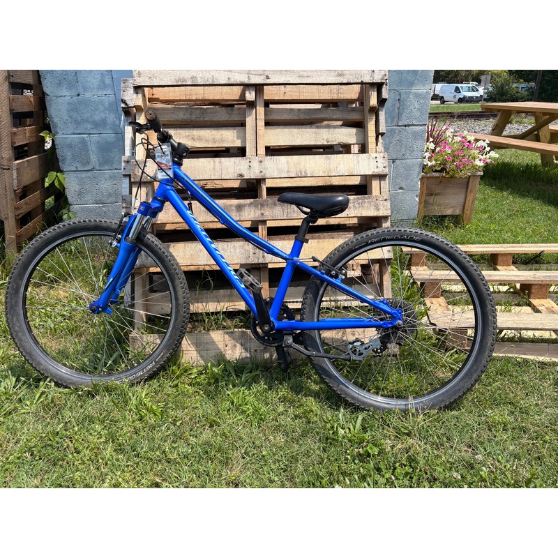 Used Specialized Hotrock 24 blue